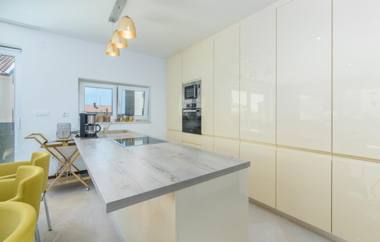 Modern Apartments With Shared Pool Near The Sea Pula Ngoại thất bức ảnh