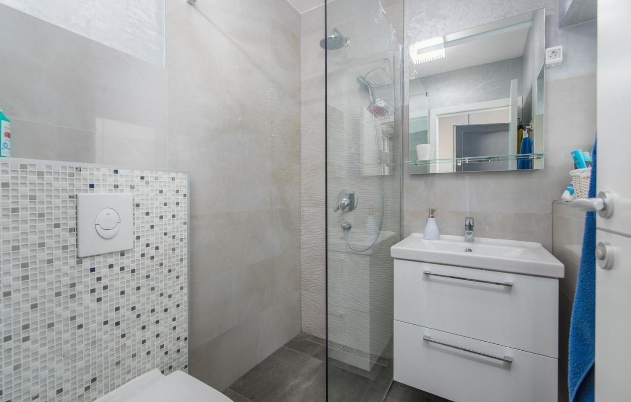 Modern Apartments With Shared Pool Near The Sea Pula Ngoại thất bức ảnh