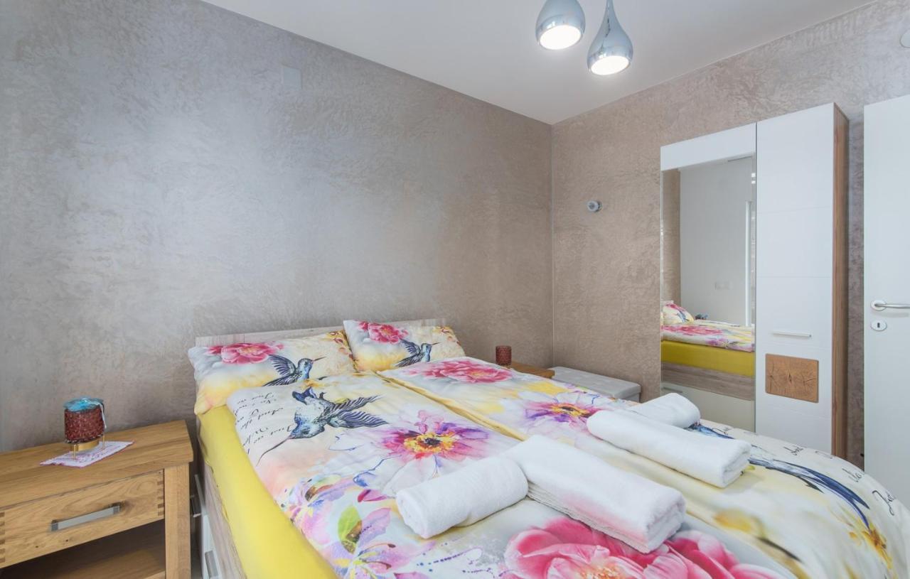 Modern Apartments With Shared Pool Near The Sea Pula Ngoại thất bức ảnh