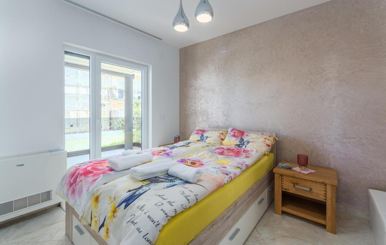 Modern Apartments With Shared Pool Near The Sea Pula Ngoại thất bức ảnh