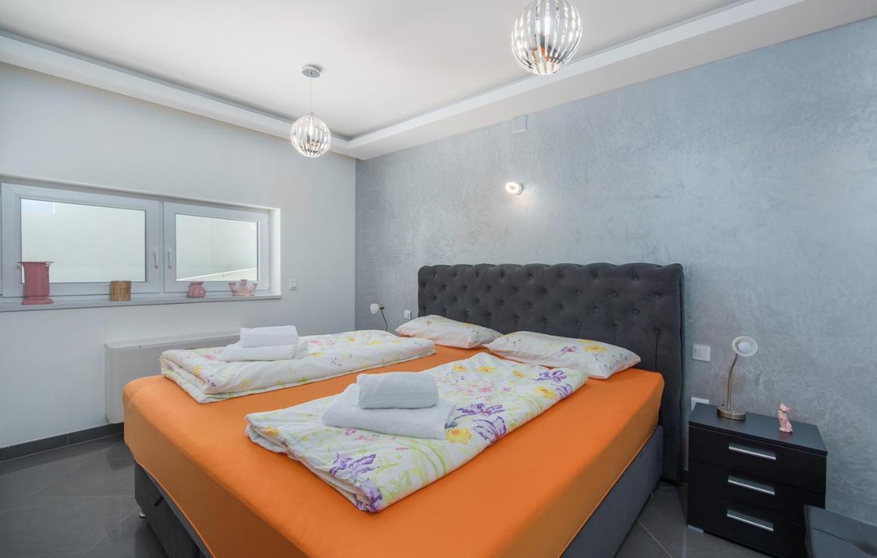 Modern Apartments With Shared Pool Near The Sea Pula Ngoại thất bức ảnh